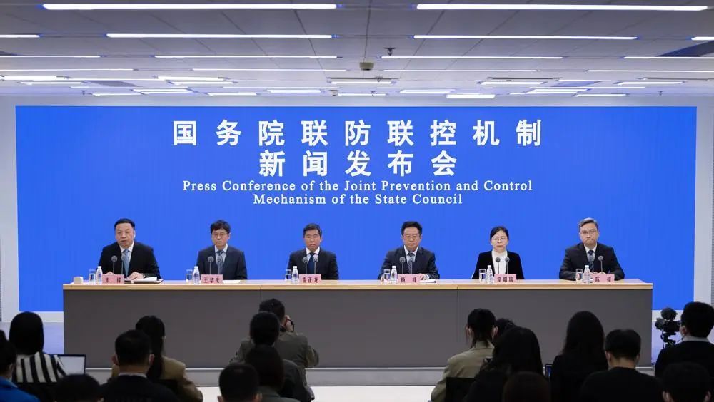 乙类乙管”正式实施！第十版防控方案有何调整，对病毒监测、疫苗接种等有何要求？春节出行怎样做好防护？……权威解答来了！